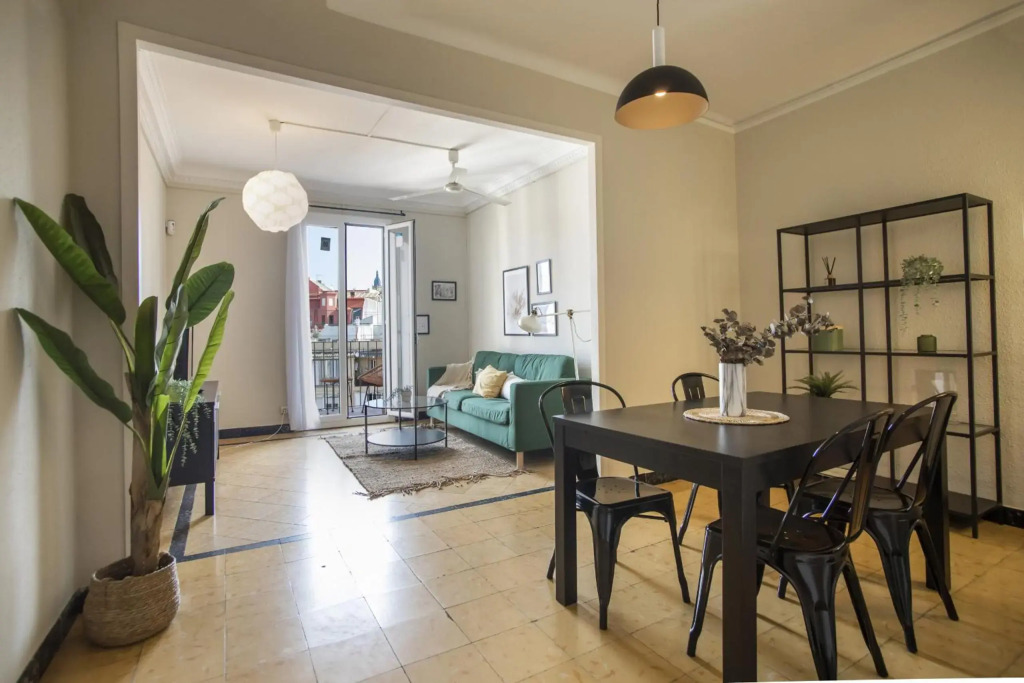 63PAR275- Sunny apartment in Paralel