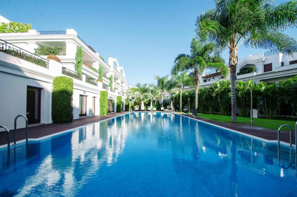 LUXURY APARTMENT FRONTAL BEACH in Doncella Beach