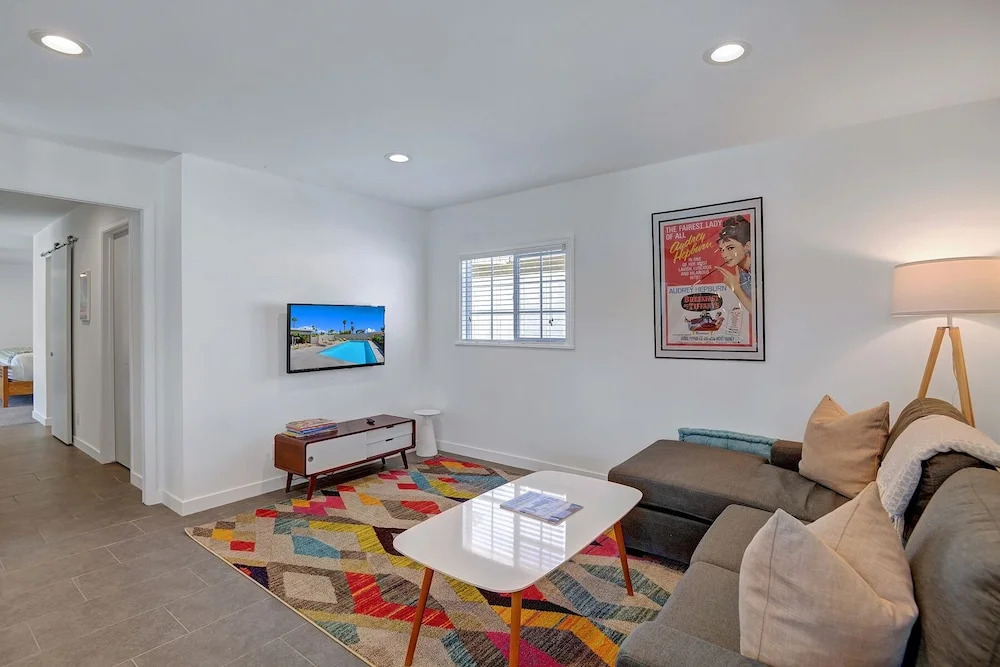 4br/3ba W/front Yard Pool In Southeast Palm Springs 4 Bedroom Home
