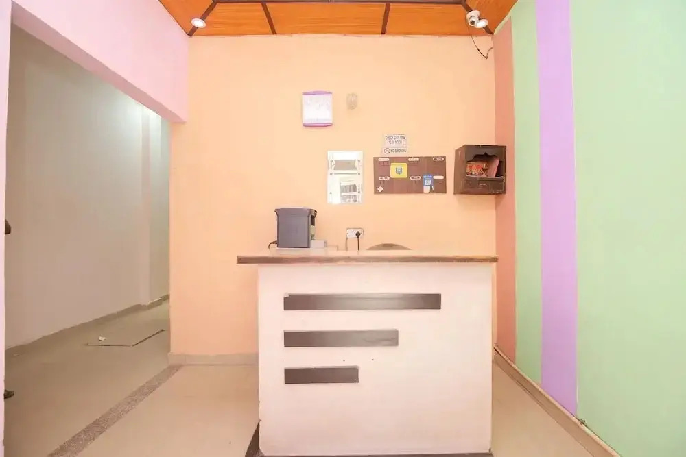 Sunshine Lodge by OYO Rooms