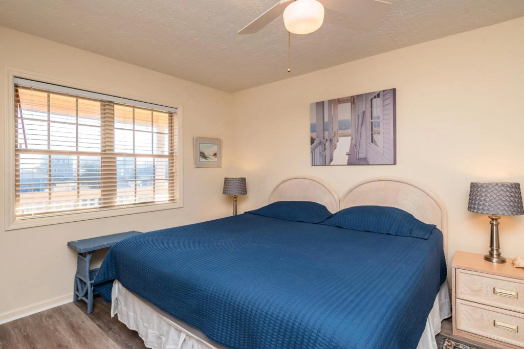 Pelican Palace by Oak Island Accommodations