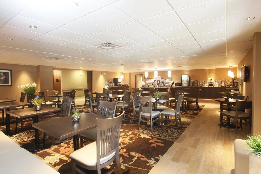 Pomeroy Inn & Suites at Olds College