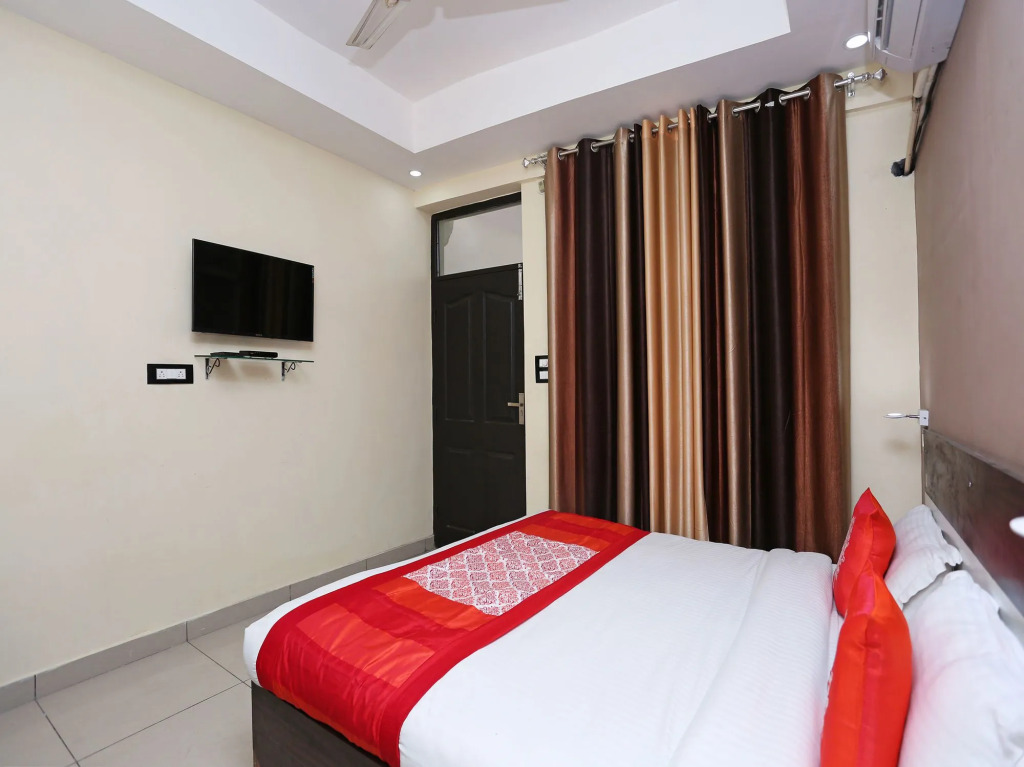 OYO 8232 Hotel KRB Paradise