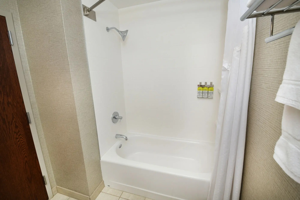Holiday Inn Express Hotel & Suites Grand Forks by IHG