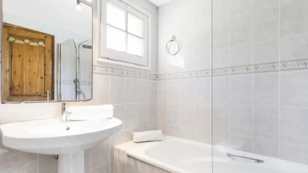 Apartment - 4 Bedrooms with Pool - 107696