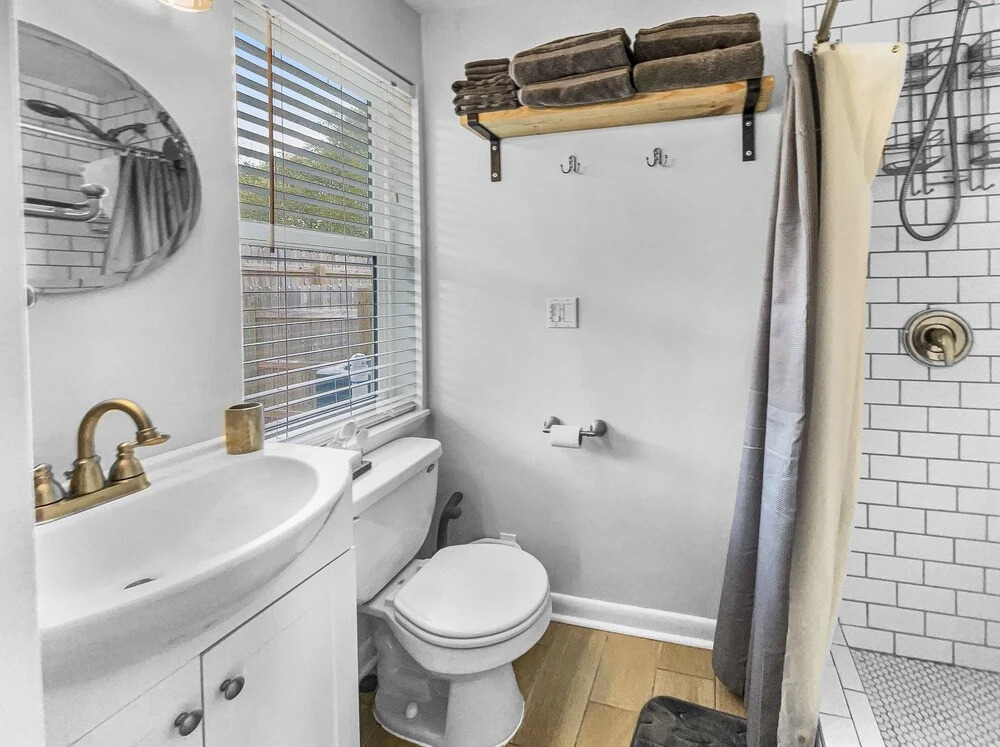 Salty Suite 1 Bedroom Townhouse by Redawning