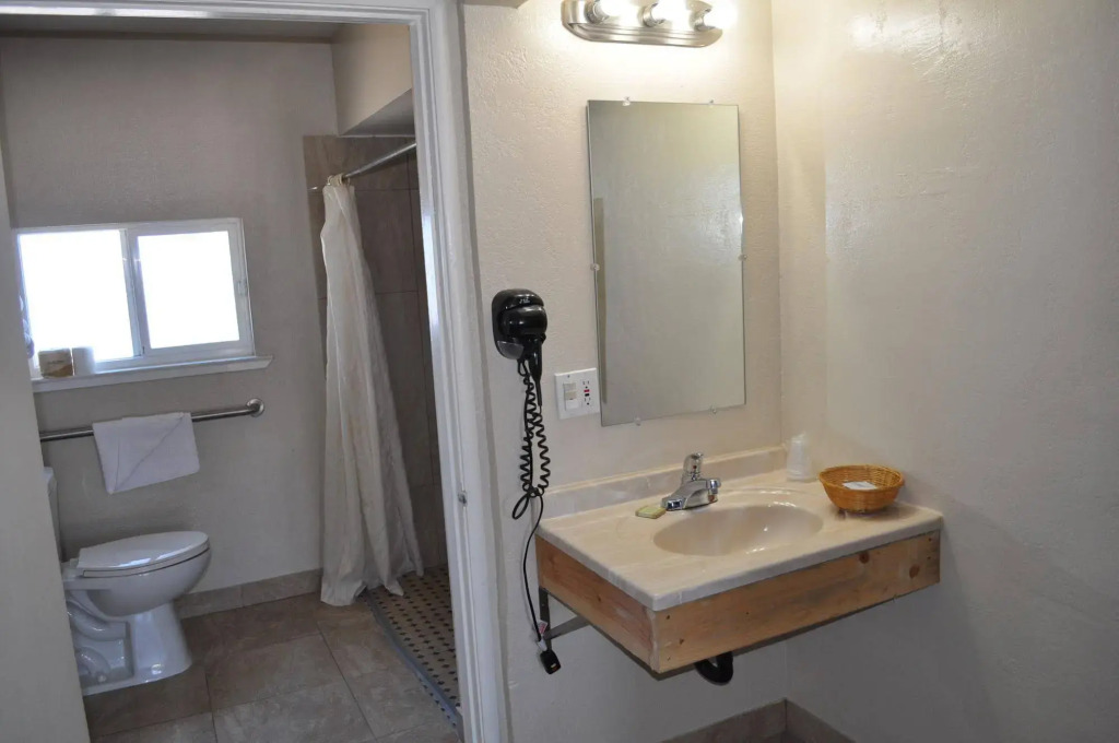 Salt Air Lodge