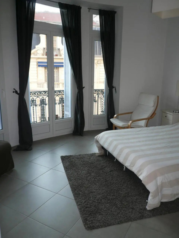 2 Pieces, Centre Ville, 50 Metres Plages Et Mer.
