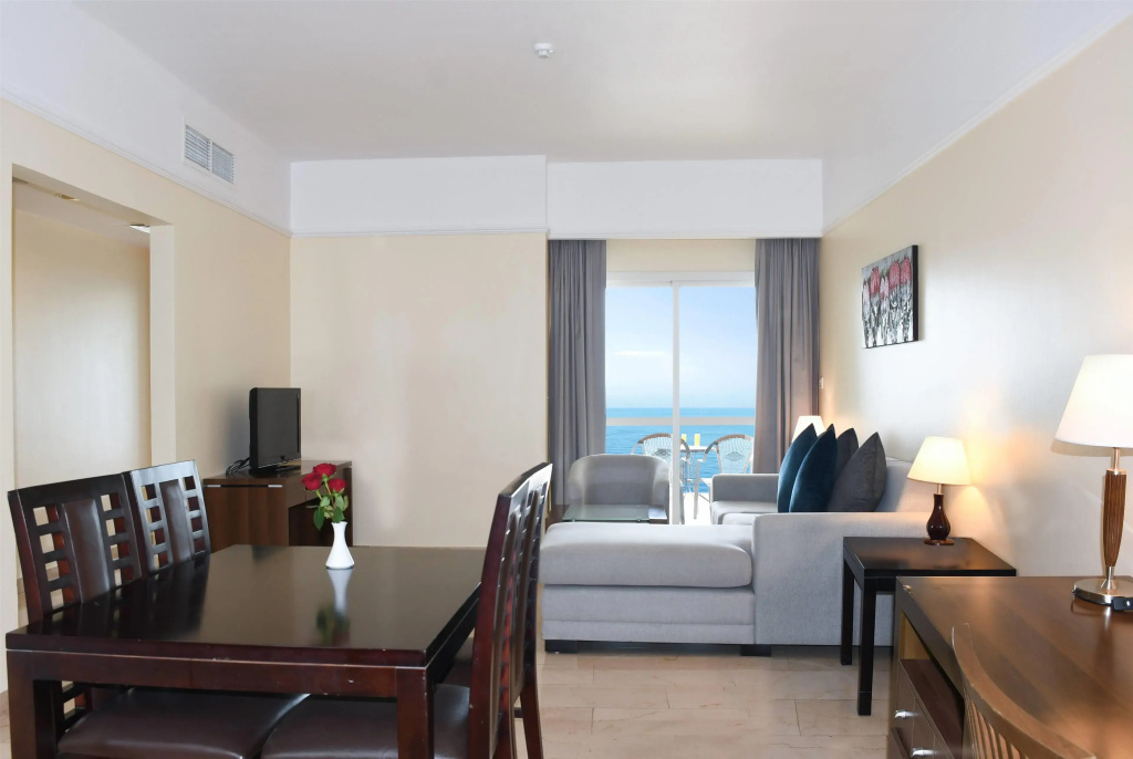 Отель Ramada By Wyndham Beach Ajman