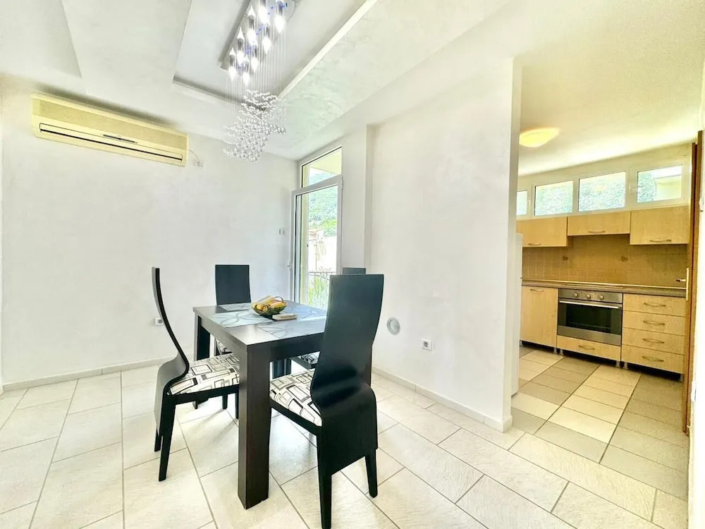 Family three bedroom Apartment Petrovac