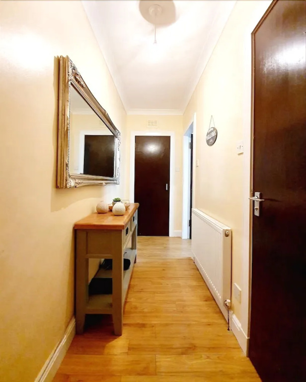 Bright Cosy Flat Close by Tourist Spots