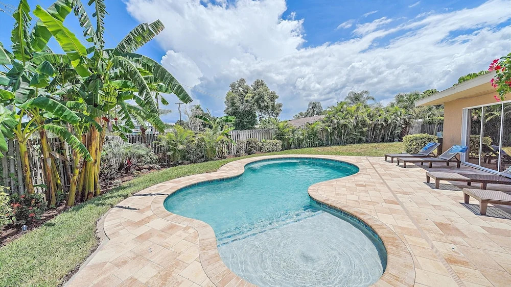 Paradise Palace 4 Bedroom Home by RedAwning