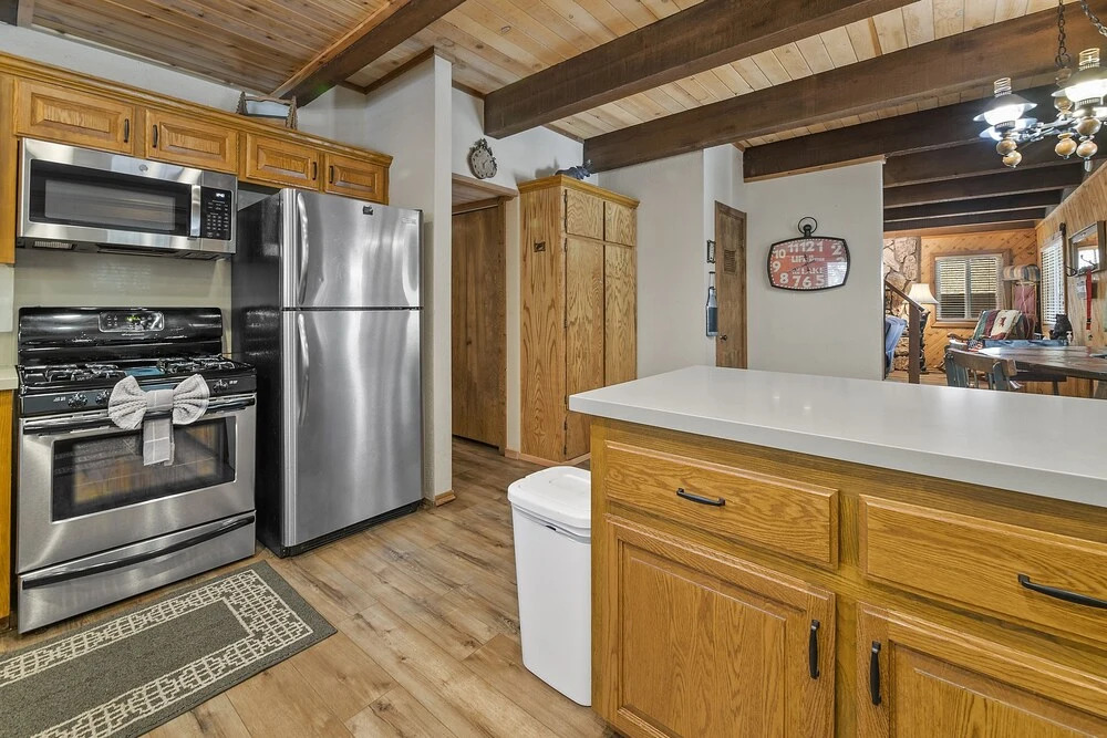 Summit Mountain Lodge - Amazing Location Just Down The Street From Snow Summit! 4 Bedroom Home