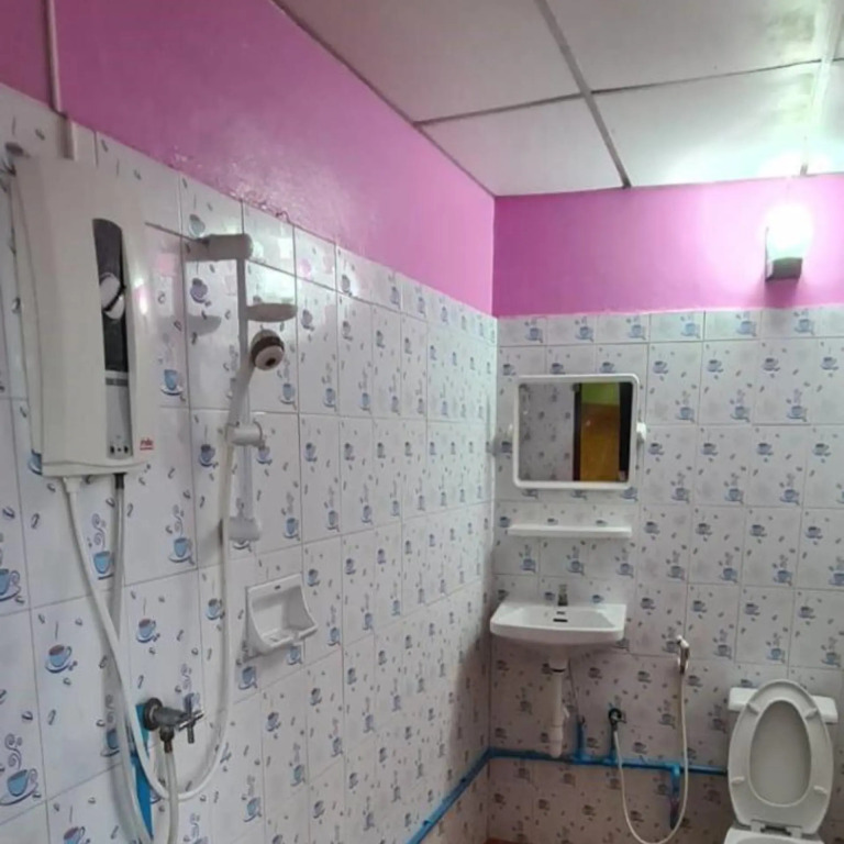 Royal Land Mae Klong Hotel