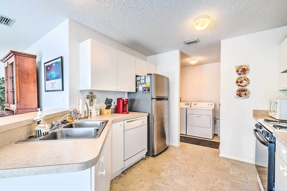 Sunny Home in The Villages with Lanai and Pool Access
