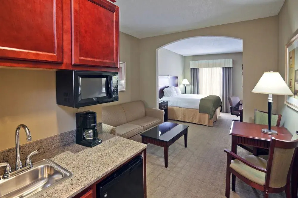 Holiday Inn Express Hotel & Suites Shawnee I-40 by IHG
