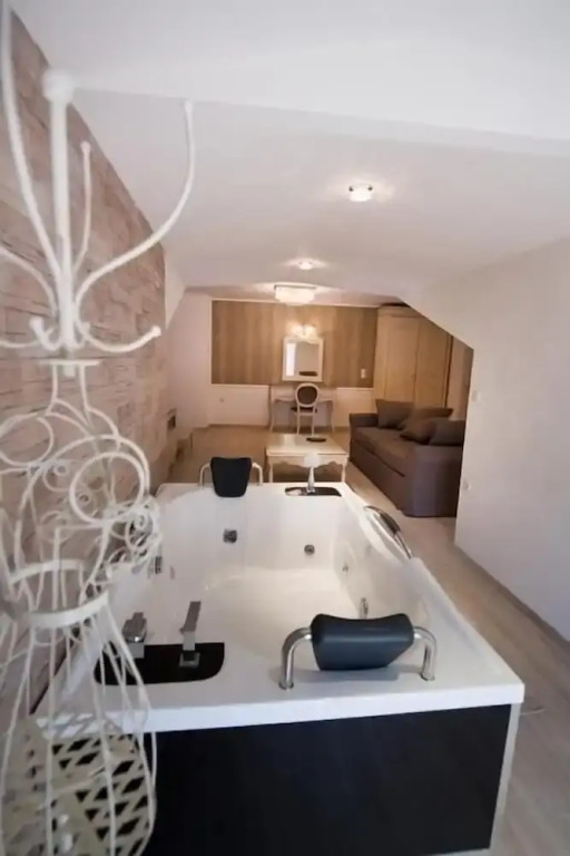 SUITES PIROFANI