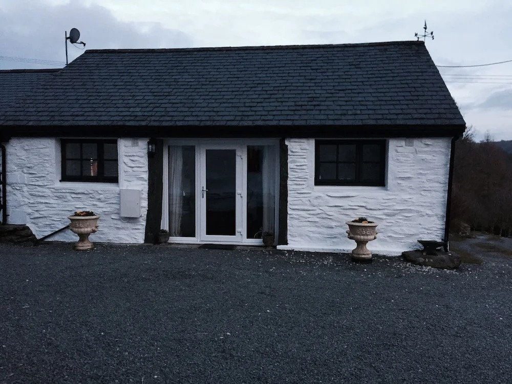 Impeccable 2-bed Cottage Near Betws y Coed