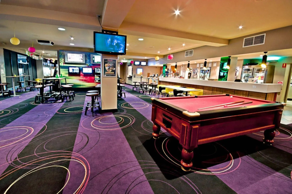 Nightcap at Glengala Hotel