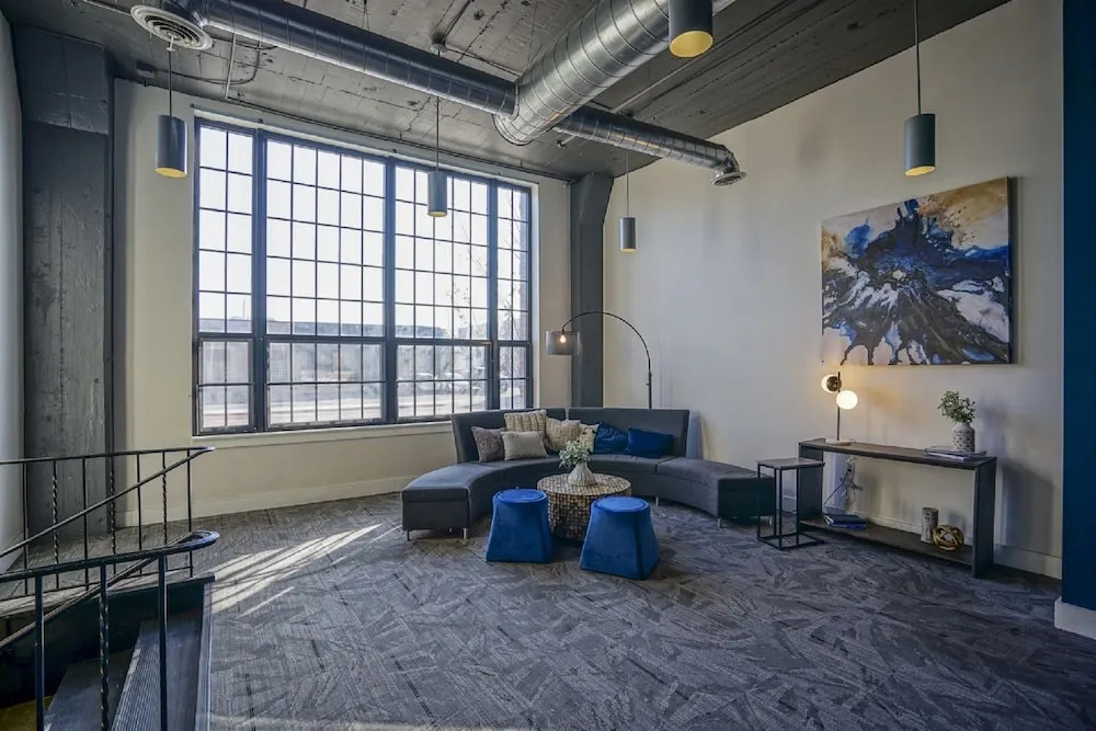 FRONTDESK 800 Capitol Apts Downtown Indy