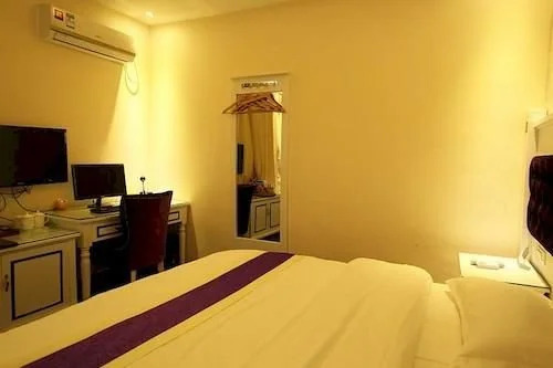 Shangjing Hotel(尚景大酒店(桂林电子科技大学金鸡岭校区店）)
