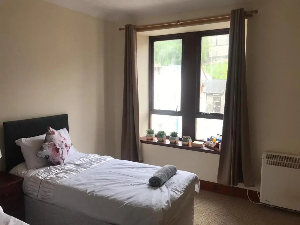 Prime location rooms in high street