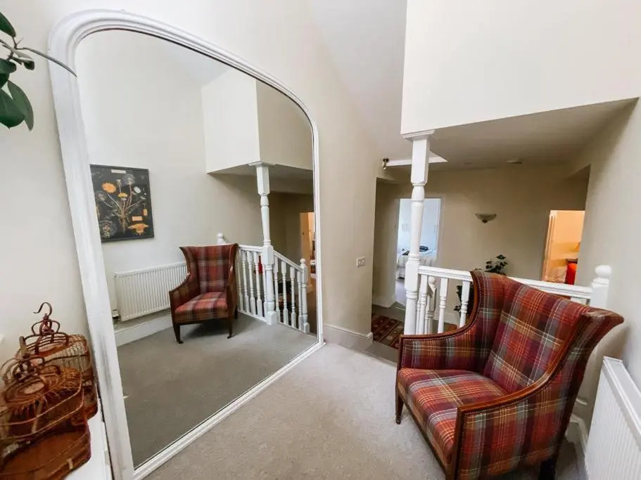 SUNNYSIDE APARTMENT - Spacious 2 Bedroom Ground Floor with Free Parking In Kendal, Cumbria