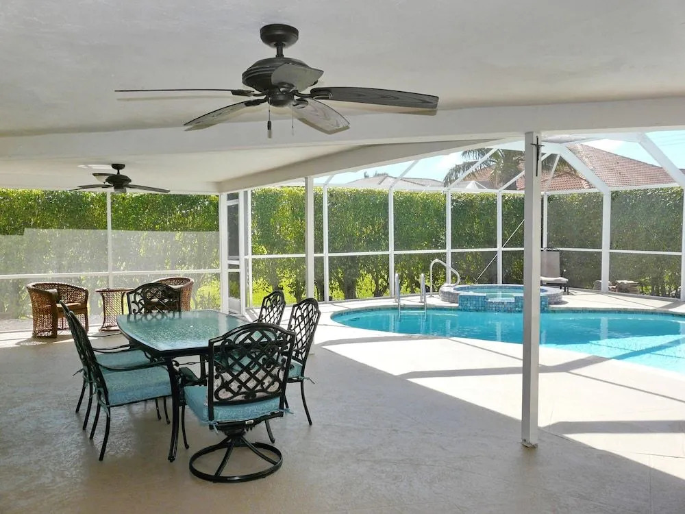 Centrally Located Pet-friendly Home With spa and Pool