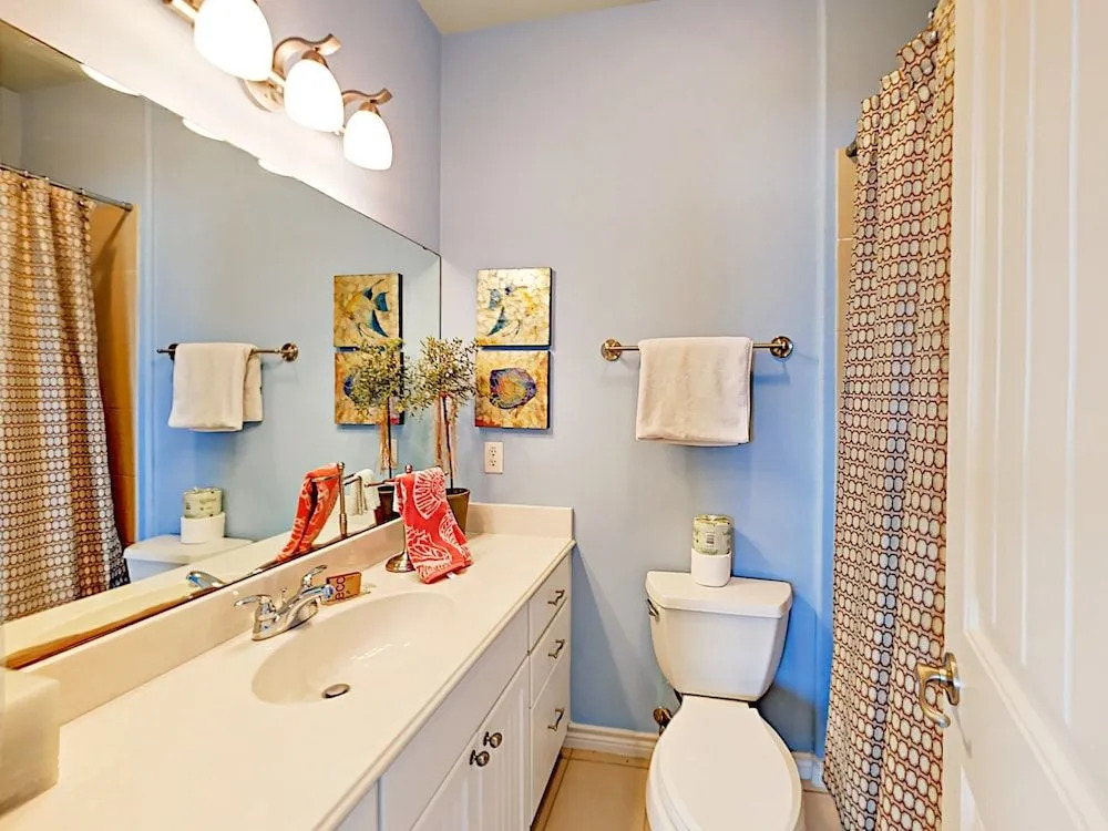 3BR Townhome with Tower Views by RedAwning