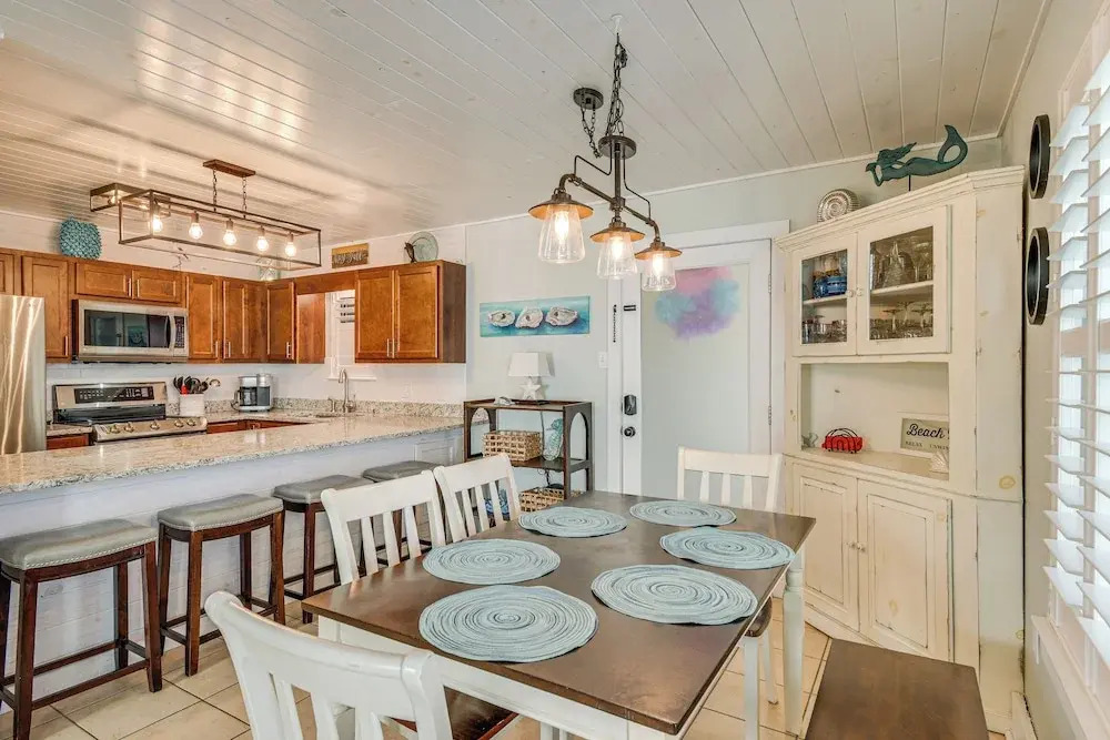 Balcony w/ Pool & Beach Views: Gulf Shores Condo!