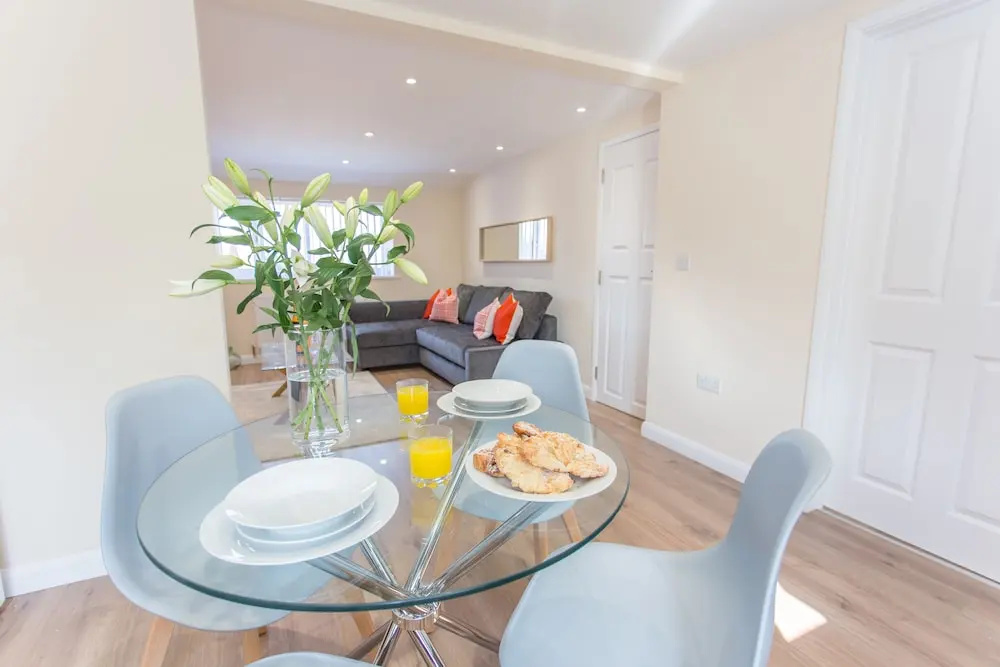 Spacious Comfortable 2 Bed Apartments in Oxford, Free Parking, OX2 Easy Access to City Centre & Hospitals