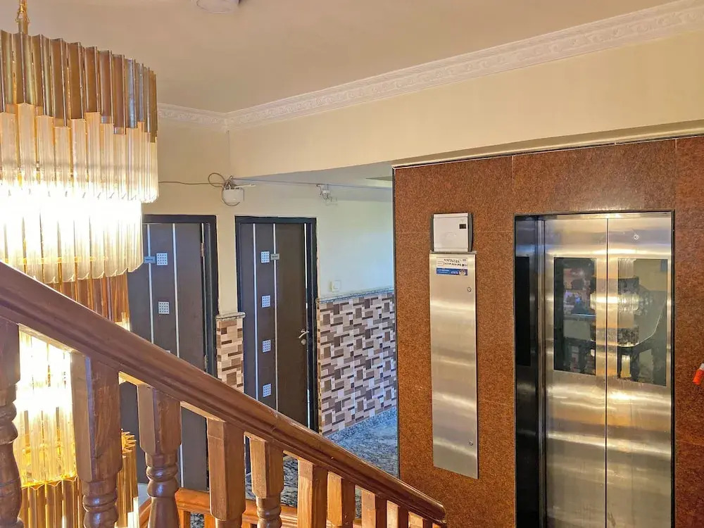 Hotel Tara Suites