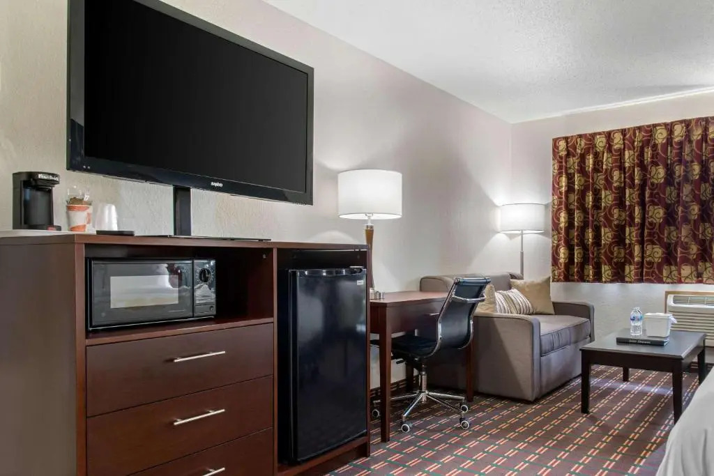 Lexington Inn and Suites