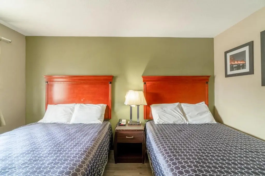 Deluxe Inn & Suites By OYO Miami OK