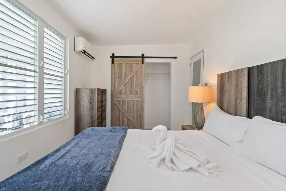 Cozy Flat Two Sleeping Areas Full-size bed