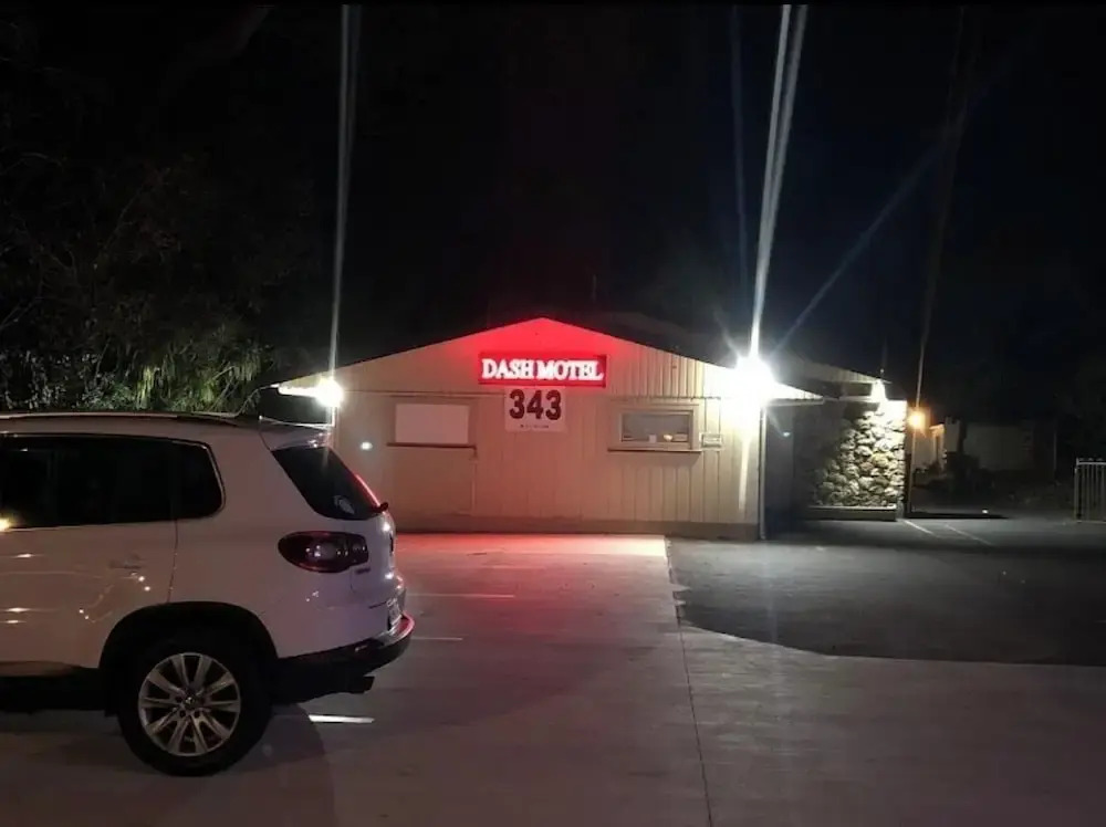 Dash motel