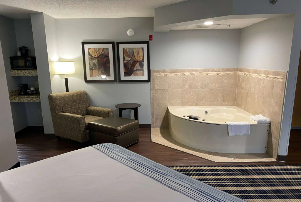 AmericInn by Wyndham Chanhassen