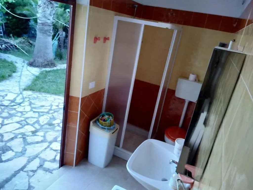 Villa immersa nel verde, spiaggia a 200m