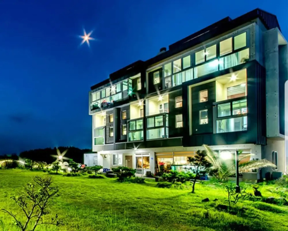 Jeju BasaFan Spa Pension