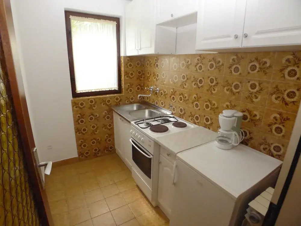 Apartment for Three Person With one Bedroom Located 450m From Beach