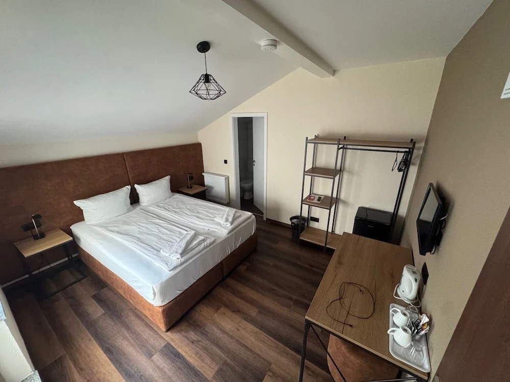 Hotel Capitol Zentrum - 24h