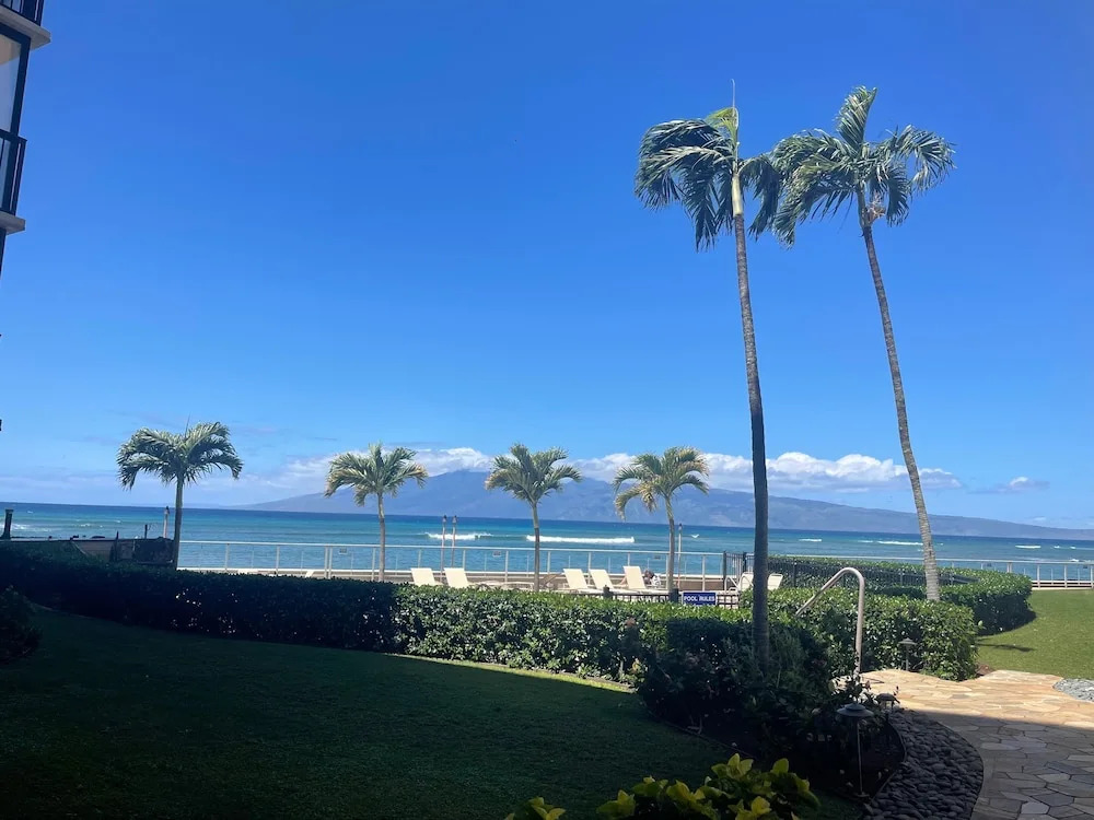 Whale Watching Oceanfront Escape Molokai Views Cool Tropical Breezes