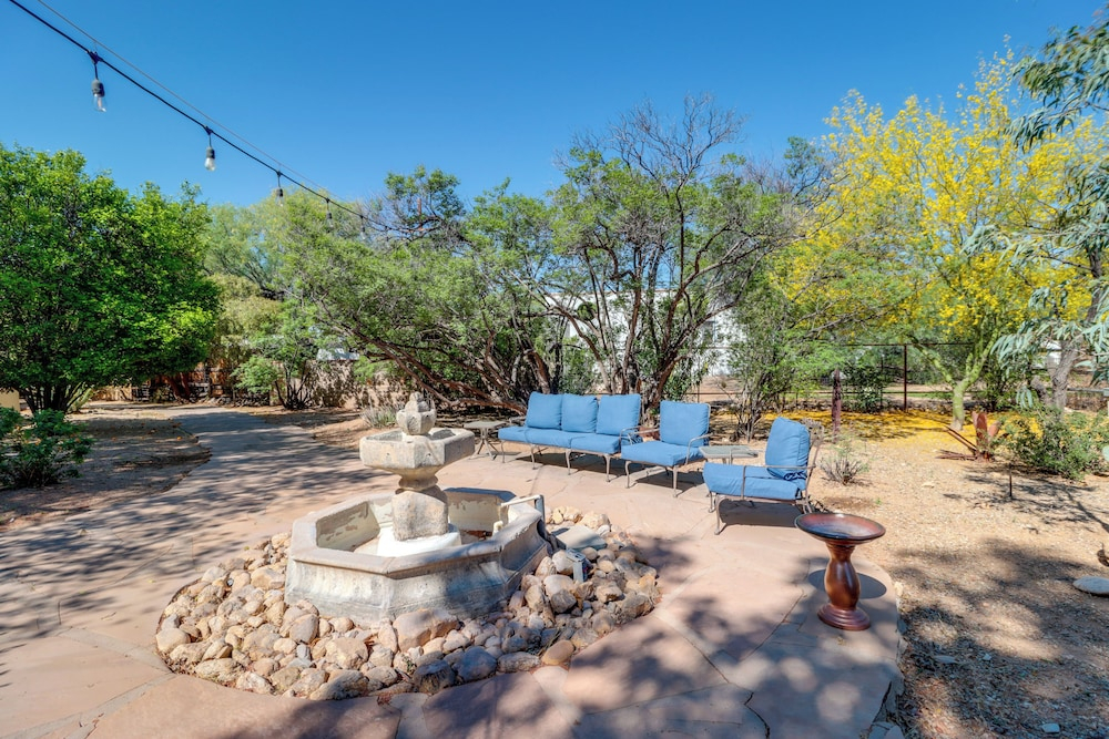 Home Near Sabino Canyon: Hot Tub & Swim Spa Access
