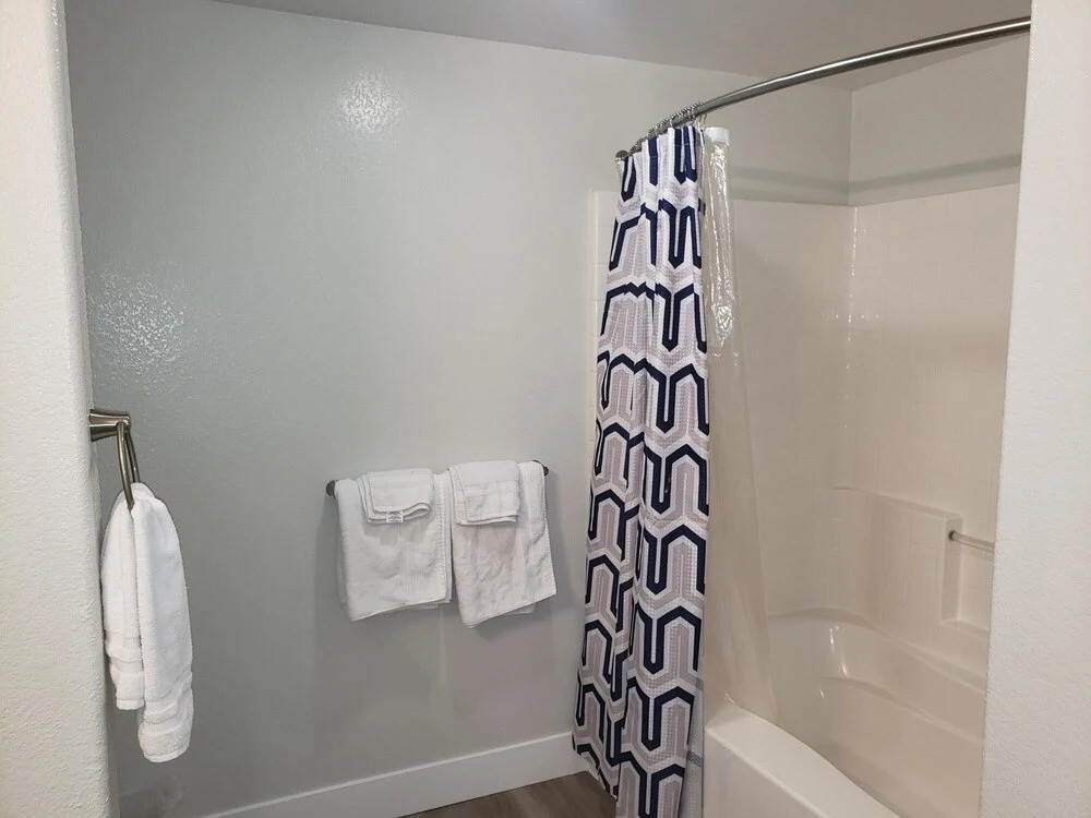 Yes it s Right 2 Suites and 3 Baths in the Heart of San Diego FB2