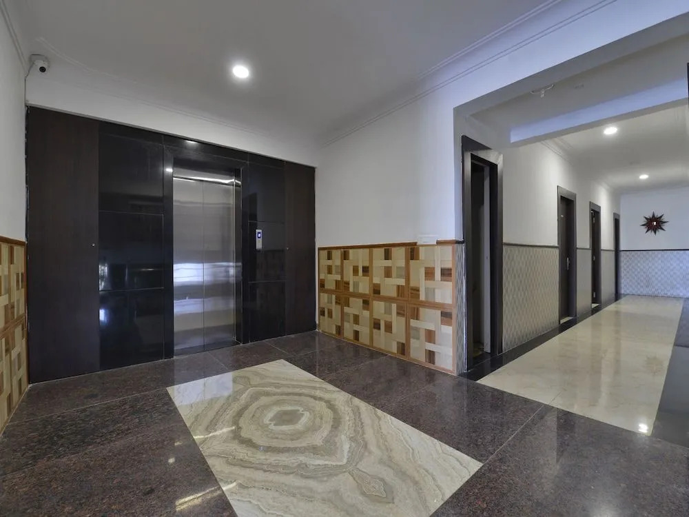 OYO 12694 Hotel Bauji Palace