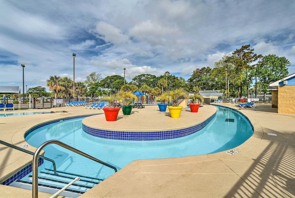Pools, Hot Tubs & Ocean Access: Myrtle Beach Condo