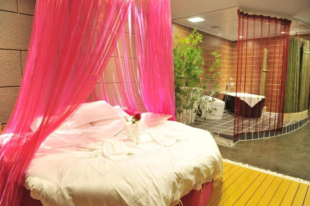 Eaka Hotel