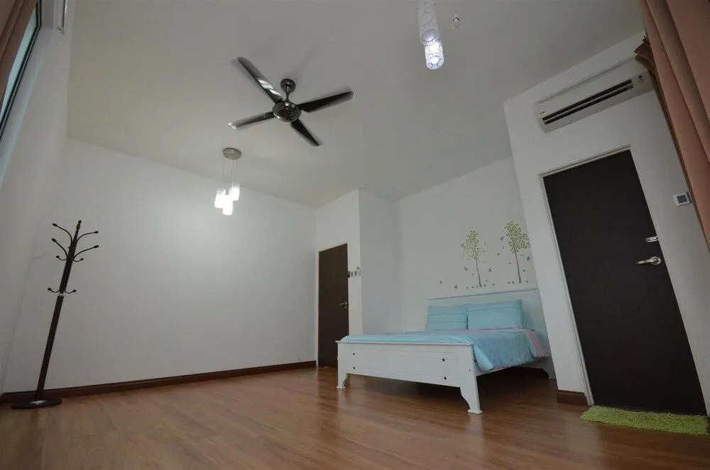 Felicia Home