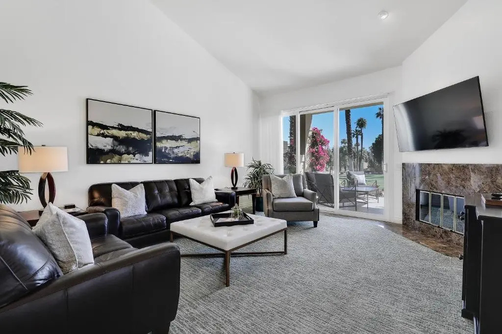 Palm Valley Full Access to Golf, Tennis, and Pickle Ball- Luxury 3 King Beds 3 Full Baths