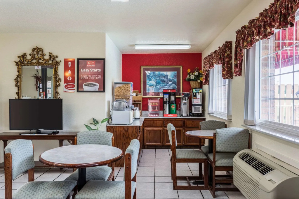 Econo Lodge Inn & Suites Little Rock SW